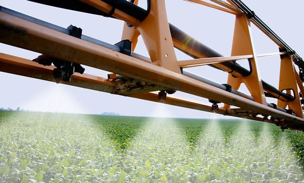 Se necesita hasta un 23% menos de soja para comprar glifosato: así evoluciona el poder de compra de los granos y el mercado de fertilizantes y agroquímicos