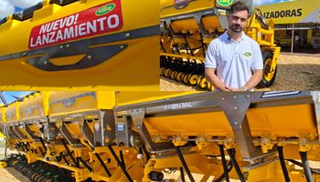 Novedad: la máquina inédita para fertilizar que se diferencia por su sistema de pliegue y trae hasta balanza para el monitoreo de fertilizante