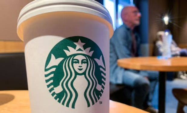 Preço do café faz Starbucks demitir milhares de funcionários em todo o mundo