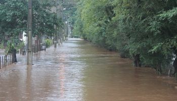 RS sofre com enchentes e desabrigados; outras regiões enfrentam extremos climáticos