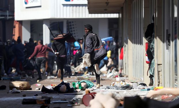 La revuelta de Sudáfrica amenaza con cortar la cadena de suministro de alimentos
