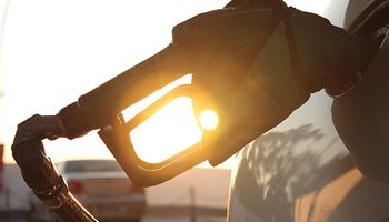 Advierten que ya el mes que viene la nafta podrían llegar a los $ 15