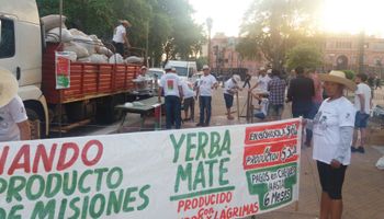 Productores y tareferos hicieron sentir el Yerbatazo en Buenos Aires