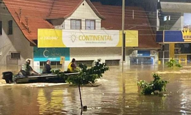 Chuva, garoa, vento, queda de temperatura e ainda enchente