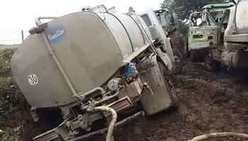 Tambos cordobeses tiran leche afectados por las inundaciones