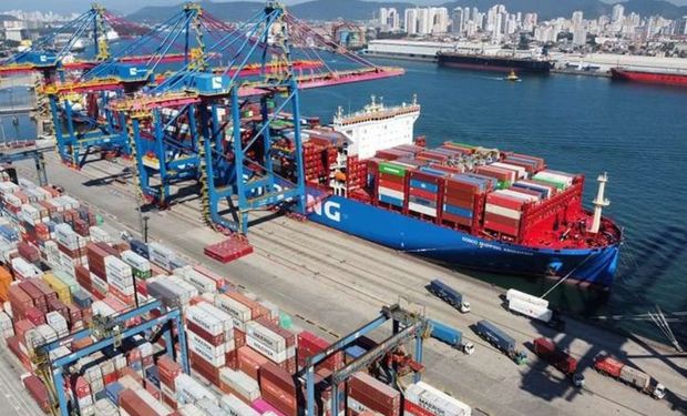 Tarifaço: Brasil e EUA voltam à mesa de negociações; café pede pausa temporária