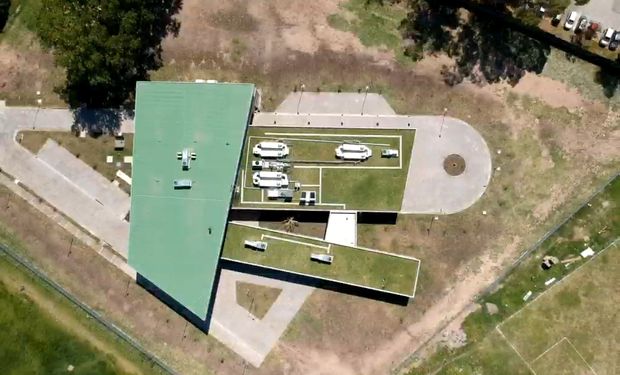 Terraza verde (1500m2) del Centro Regional de Hemoterapia, del Hospital Carrillo, Ciudadela terminado hace 2 meses. Imágenes con Drone.