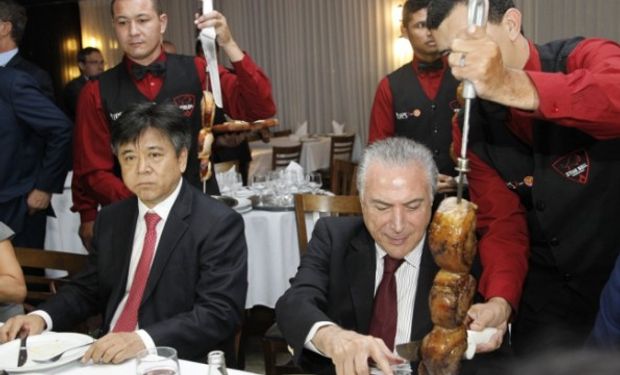 Temer recibió a una veintena de embajadores de países que figuran entre los 150 importadores de carnes brasileñas.