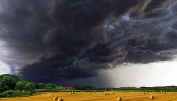 Tempestade avança para SC e PR; Sudeste enfrenta recordes de calor