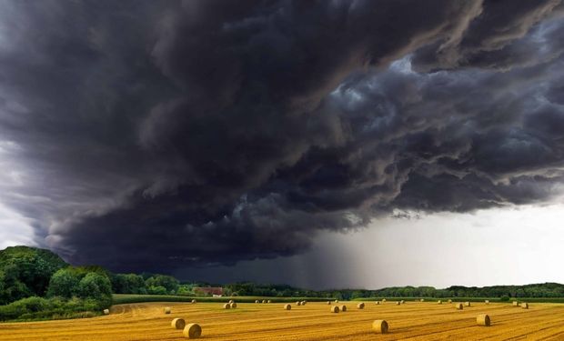 Tempestade avança para SC e PR; Sudeste enfrenta recordes de calor