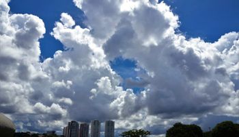 Extremos climáticos: semana começa com temporais, chuva intensa e ar seco pelo Brasil