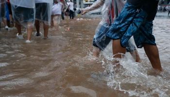 Temporais colocam o país em alerta; Inmet emite aviso de grande perigo para três estados