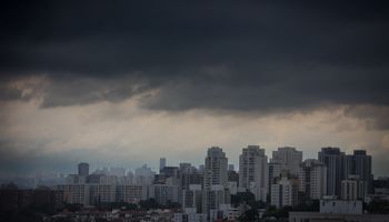 Temporais avançam pelo país e elevam risco de granizo, alagamentos e ventos de 100 km/h