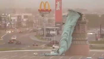 Temporal derruba estátua da Havan no Rio Grande do Sul