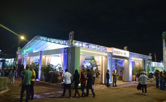 Chuva e ventania causam danos no parque, interrompem programação e levam Acrissul a cancelar apresentação por segurança