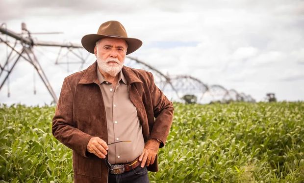 O ator Tony Ramos interpreta o agricultor Antônio La de Selva e Tairone. (foto - Rede Globo)