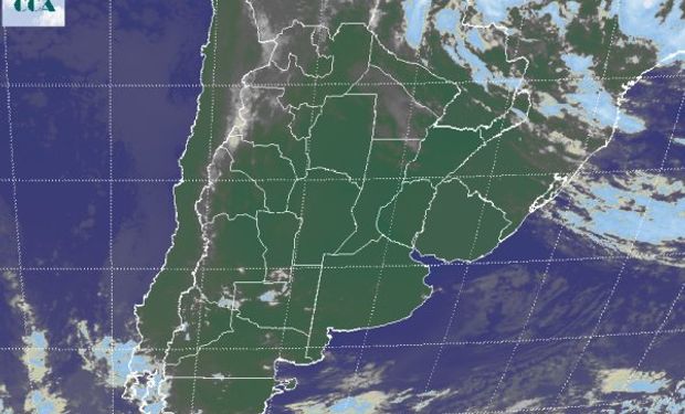 La foto satelital presenta a la región pampeana y gran parte de la Mesopotamia con cielos despejados.