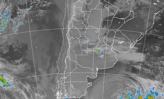 La foto satelital, permite observar un importante despliegue de nubes bajas.