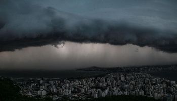 Santa Catarina registra prejuízos e uma morte pelos temporais nesta sexta