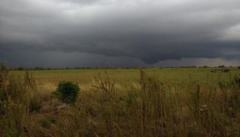 El SMN renovó los alertas por lluvias y la tendencia comienza a cambiar hacia el regreso del frío