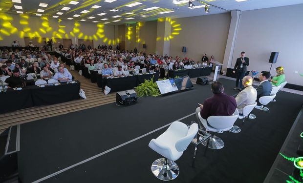 Palestrantes abordaram previsões para os mercados de grãos, perspectivas para o clima em um ano de El Niño, reforma tributária, automação e conectividade e inteligência artificial. (foto - Top Farmers)