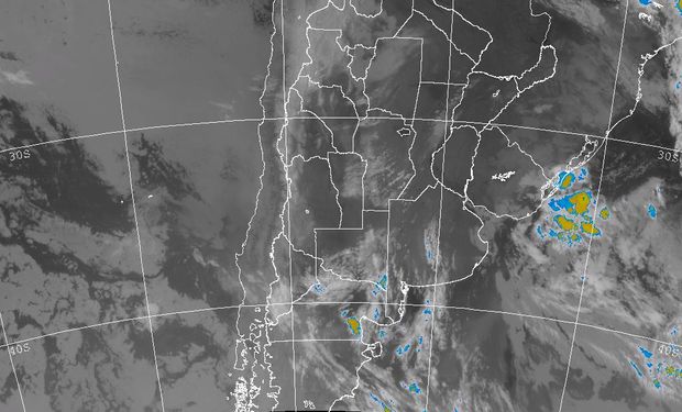 En la imagen se observa como la nubosidad comienza a ingresar en el sudoeste de la región pampeana.