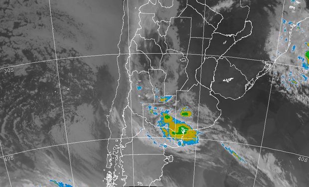 La foto satelital evidencia el área de mayor cobertura nubosa en el sudoeste de la región pampeana.