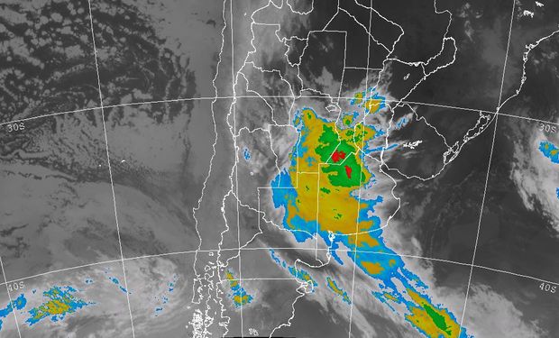 Sobre el sudeste de CB y el sur de SF aparecen algunas celdas de tormenta o nubes de mayor desarrollo.