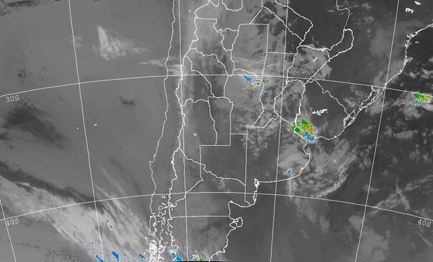 La imagen satelital presenta nubes de escaso desarrollo en gran parte del centro norte del país.