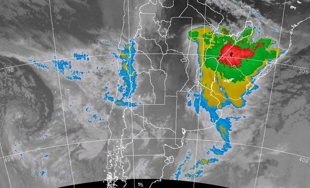 La foto satelital permite identificar nubes desarrolladas asociadas a chaparrones y tormentas en gran parte del centro sur de Corrientes.