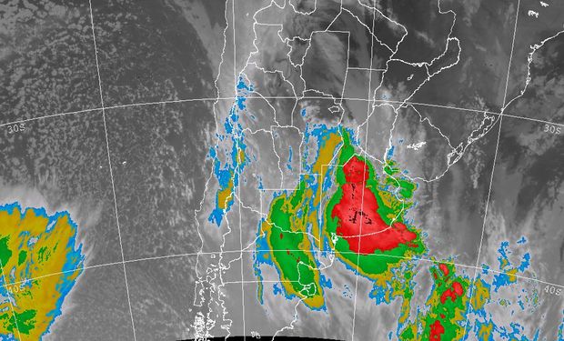 En la imagen satelital, se aprecian las nubes más desarrolladas, asociadas a celdas de tormenta.