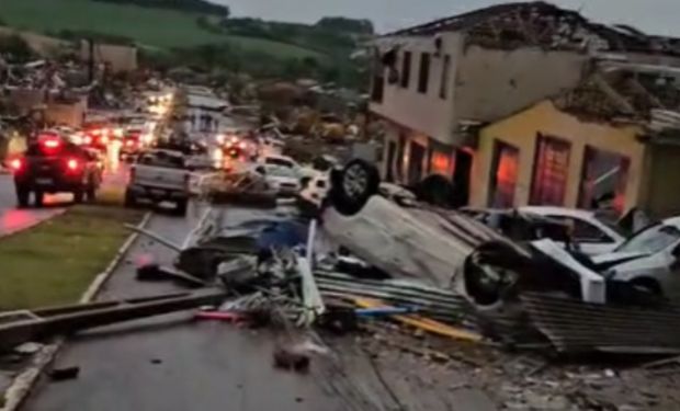 Tornado causa mortes e deixa rastro de destruição no Paraná