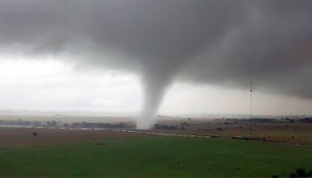 Qué relación tienen los tornados de Estados Unidos y las inundaciones de España con el clima que impacta en el campo argentino: "Todo puede pasar"