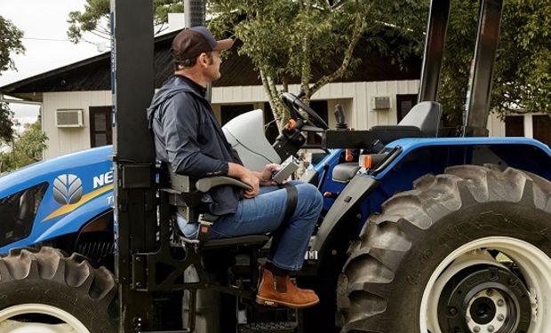 El primer tractor accesible del mundo: viene de fábrica con un sistema para personas con discapacidad motora