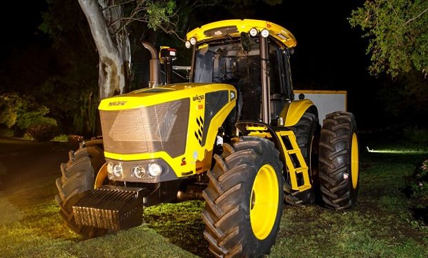 Nuevo tractor Brioso 2215 de Pauny