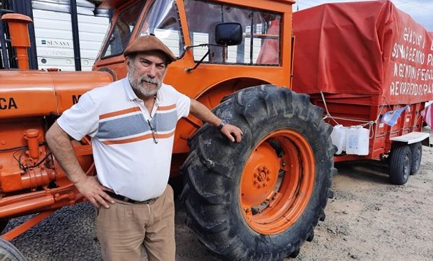 Las historias de Luis Rodríguez, el argentino que recorre miles de kilómetros con un tractor para "terminar con la grieta"