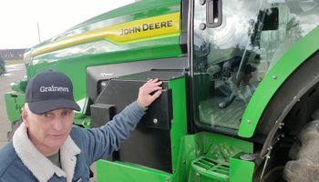 ¿Nueva era en el campo? John Deere presenta los primeros tractores eléctricos que pueden equiparse con hasta cinco paquetes de baterías