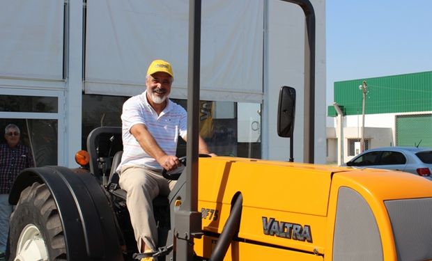 El tractor Valtra sorteado en AgroActiva ya trabaja en el campo