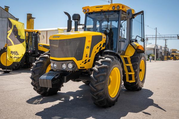 tractor pauny 2025