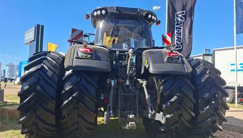 Vendieron más de 100 unidades: así es el enorme tractor que Valtra llevó a Expoagro y la serie más tecnológica del mundo disponible en Argentina