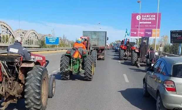 Tractorazo en el Alto Valle: cuál es el reclamo del sector productivo en Río Negro