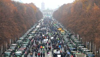 Invasión de tractores: qué reclaman los productores alemanes que llevaron 1500 máquinas a Berlín