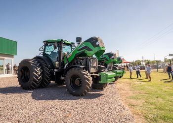 Sembradora y tractor a US$ 320.000, con pago en soja: en un test drive inédito se podrá comprar maquinaria con precios promocionales