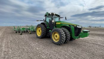 Trump quiere eliminar requerimientos ambientales a los tractores y otras máquinas para bajar el costo de los equipos: "Es ridículo"