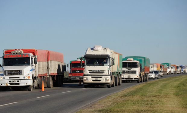 Ingresaron más de 4.000 camiones a los puertos del Gran Rosario.