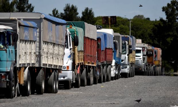 Sube la tarifa del flete de granos: transportistas acordaron un aumento del 45 %