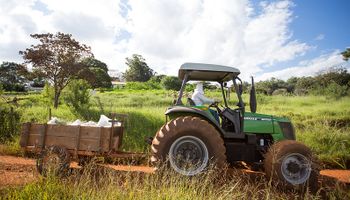 Venda de tratores e colheitadeiras fecha 2023 com queda de 13,6%, diz Abimaq