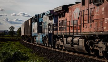 Polícia Civil desmantela quadrilha que saqueava trens e desviava soja e açúcar em SP