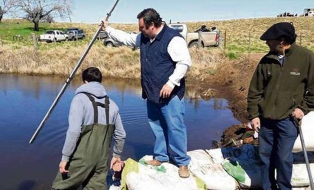 Productores de Daireaux dicen que el terraplén funciona como tapón. Foto: La Palabra / Daireaux