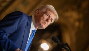 Trump anuncia pacote de US$ 12 bilhões para apoiar agricultores afetados por guerra comercial